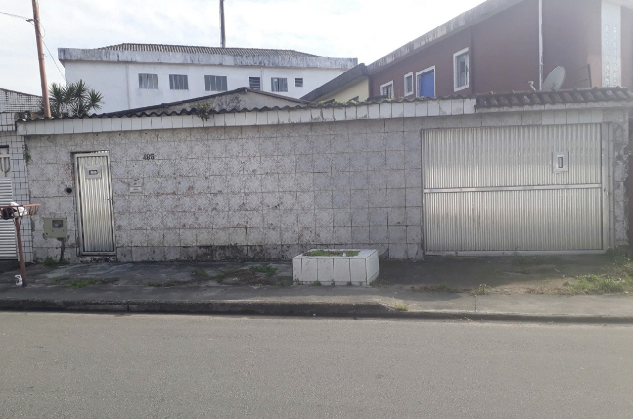 Imagem do imóvel Casa Térrea c/ 2 Dormitórios, 2 Banheiros e Garagem Coberta – Terreno de 293,65 m² – Rua Hugo Ventura, 485 (Lote 23, Q. 49) – Parque Continental – São Vicente/SP