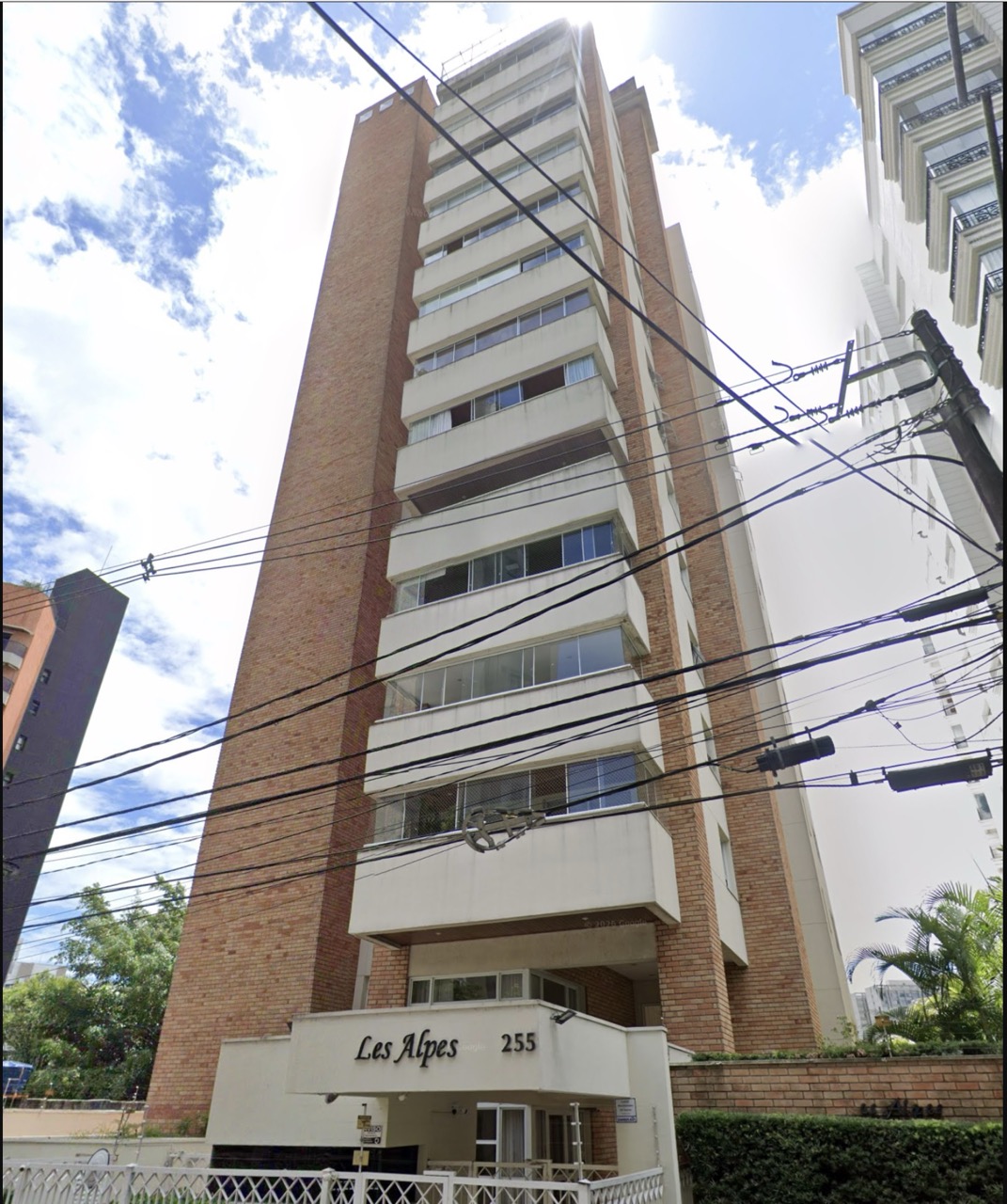 Imagem do imóvel Apartamento Amplo de 145 m² c/ 3 Vagas e Depósito – Edifício Les Alpes – Vila Suzana / Morumbi, São Paulo/SP
